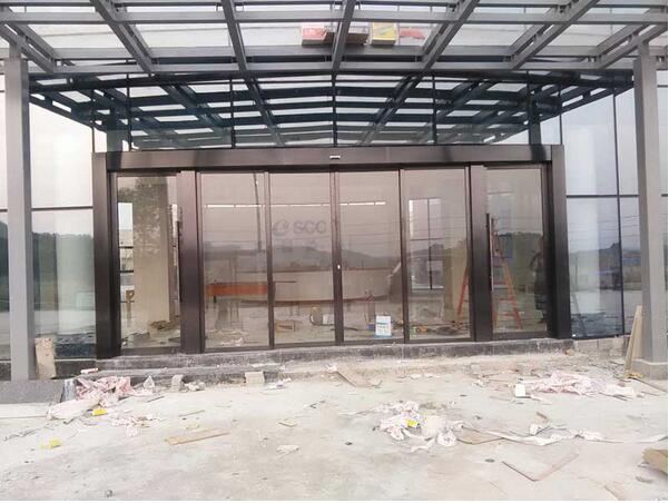 清遠實創(chuàng)涂料自動門工程案例 - 中出網(wǎng)-智能出入口與停車充電門戶