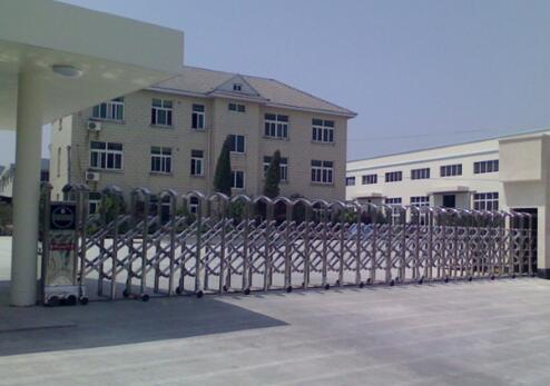 唐山出安智能伸縮門成為唐山東方雙語學校的門柱