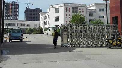 紹興縣藍天實驗學(xué)校選用紹興出安智能伸縮門