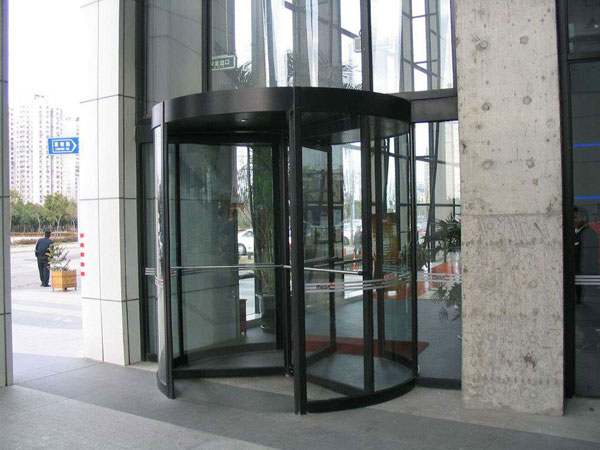喜迎昆明出安智能旋轉(zhuǎn)門進(jìn)駐中南?云境
