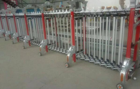 臺州市德長環(huán)保有限公司大門口的伸縮門由臺州出安智能提供