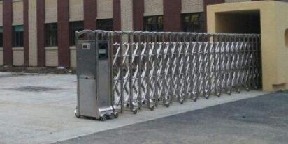 榮盛泰享嘉府安裝滄州出安智能電動伸縮門正式投入使用