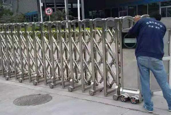 邯鄲出安智能電動(dòng)伸縮門安裝在邯鄲華夏職業(yè)技術(shù)學(xué)校