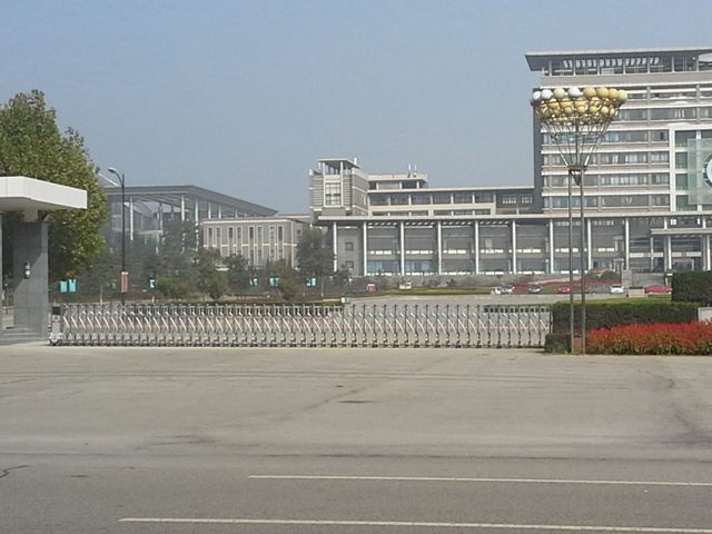 熱烈祝賀泰安出安智能伸縮門進(jìn)駐泰安泰山醫(yī)學(xué)院