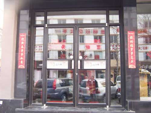 夏威夷海岸FY-AC544型號(hào)肯德基門案例 - 中出網(wǎng)-智能出入口與停車充電門戶