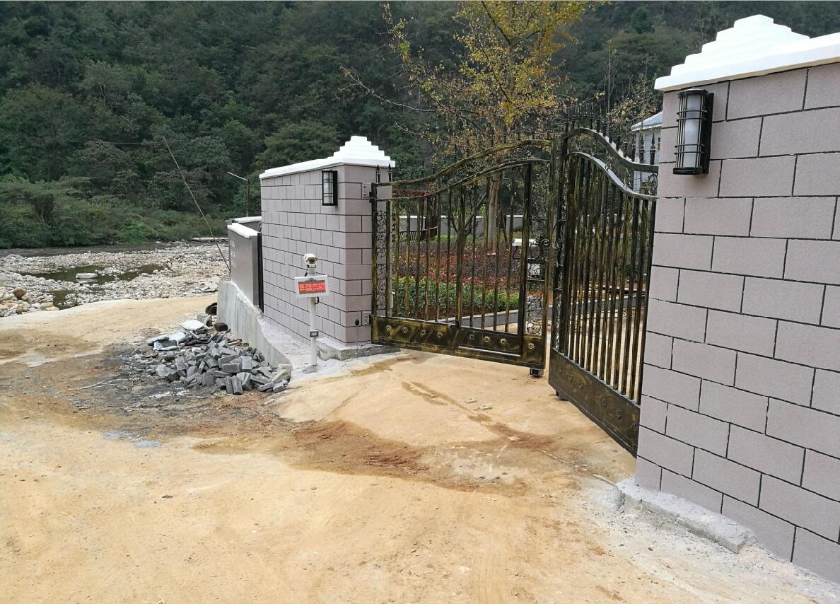 熱烈祝賀貴陽出安智能平開門電機(jī)進(jìn)駐貴陽都勻大河橋私人豪宅