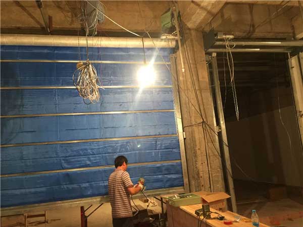 淮安萬達廣場店應用淮安出安智能快速門