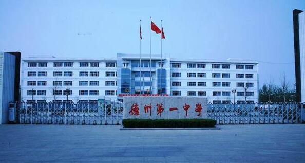 德州出安智能伸縮門(mén)成德州第一中學(xué)大門(mén)口一顆璀璨明珠    