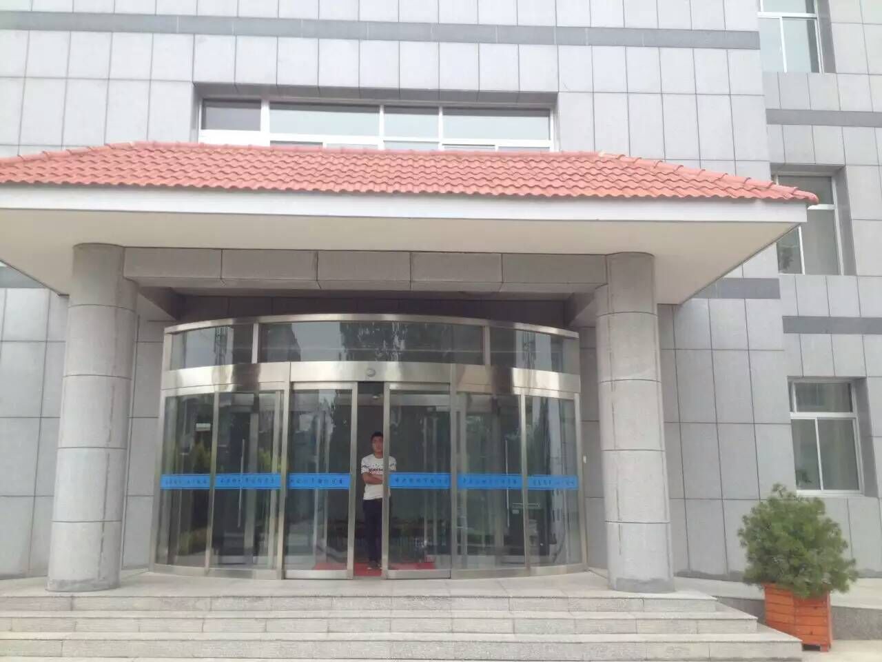 榆林出安智能自動門進駐中共榆林市榆陽區(qū)委