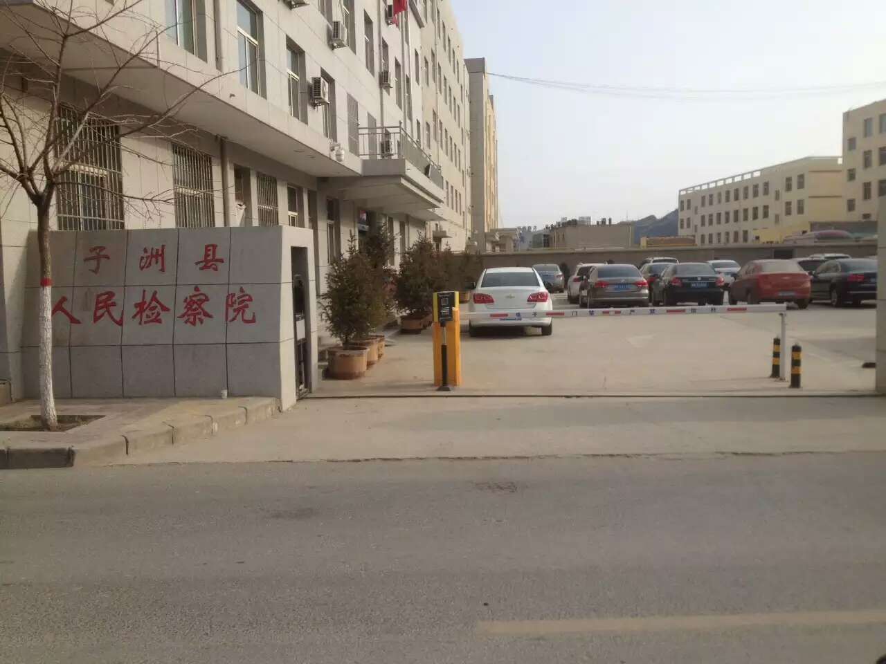 熱烈祝賀榆林出安智能道閘進駐榆林子州縣人民檢察院