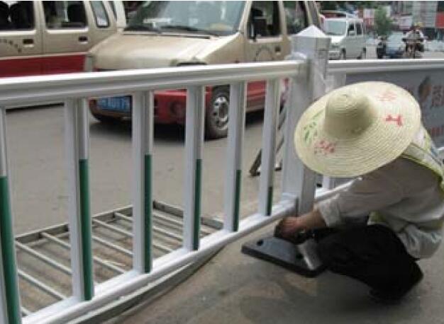 喜迎菏澤出安智能道路護(hù)欄進(jìn)駐菏澤昆明路