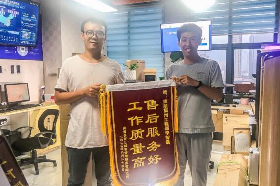 福州 李智晨（右）