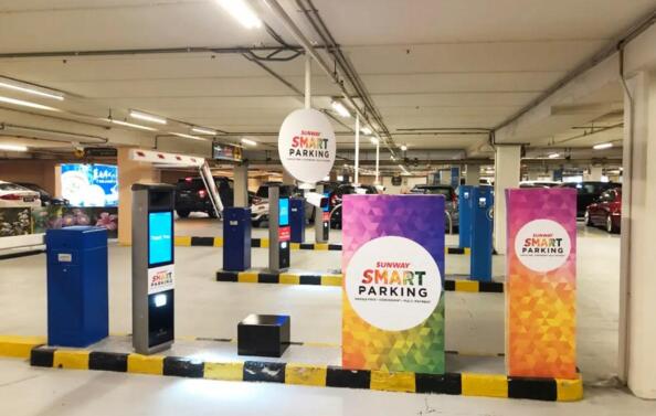 Sunway Pyramid使用意大利某品牌紙票版停車場管理系統(tǒng)32進(jìn)，32出，外加50多臺自助繳費(fèi)機(jī)