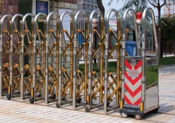 湖州出安智能電動伸縮門安裝在汎港潤合大門口