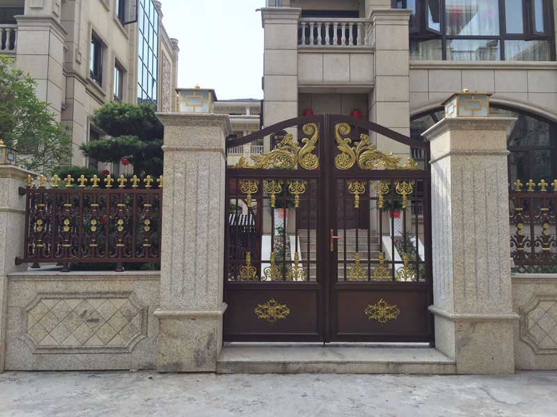 御景天下庭院大門(mén)及護(hù)欄案例 - 中出網(wǎng)-智能出入口與停車(chē)充電門(mén)戶