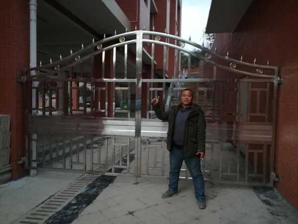 郴州翰林學府庭院大門案例 - 中出網(wǎng)-智能出入口與停車充電門戶