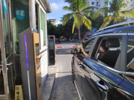 富士智能無人值守停車場管理系統(tǒng)解決方案，把停車問題逐個(gè)擊破