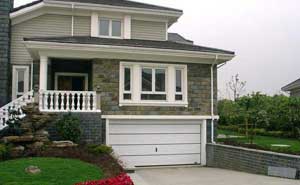 日照城建?綠色佳園車庫(kù)門案例