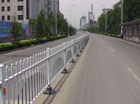 使用宜春道路護(hù)欄的多種便捷