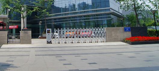 承德出安智能電動伸縮門安裝在鑄合壹號苑