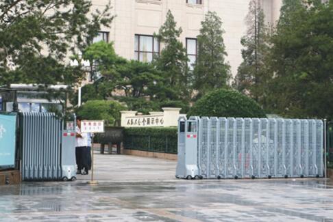 承德出安智能電動伸縮門成功牽手狀元府