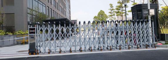 江南?？ろ?xiàng)目與承德出安智能再度合作引進(jìn)伸縮門