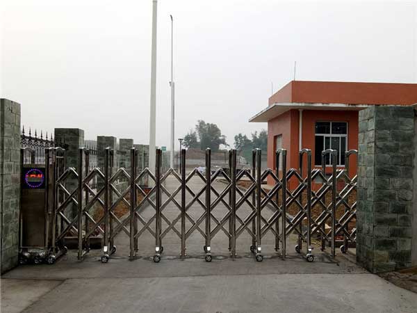 樂山市五通橋區(qū)洪貴機(jī)械加工廠電動(dòng)伸縮門案例 - 中出網(wǎng)-智能出入口與停車充電門戶