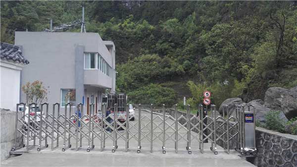 樂(lè)山市富僑建材有限公司電動(dòng)伸縮門案例 - 中出網(wǎng)-智能出入口與停車充電門戶