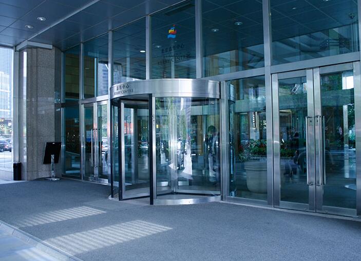 秦皇島出安智能旋轉(zhuǎn)門進駐金屋秦皇半島工程