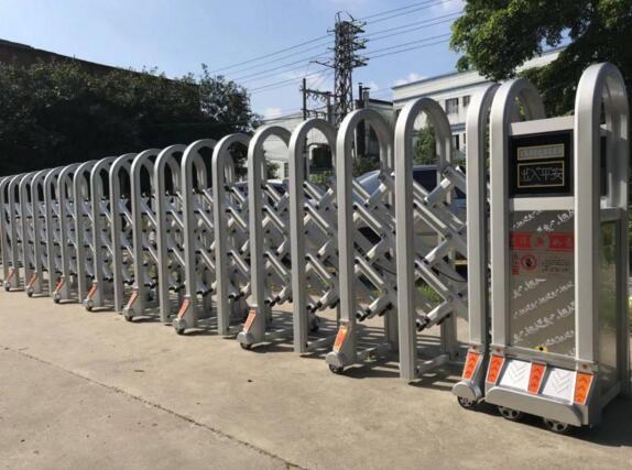 秦皇島出安智能電動伸縮門進(jìn)駐秦皇島市中等專業(yè)學(xué)校大門口