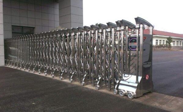 秦皇島海關(guān)學(xué)校成功安裝秦皇島出安智能伸縮門