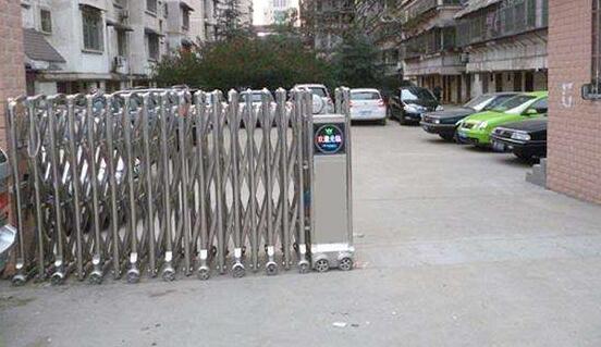 秦皇島出安智能伸縮門成為皓順琨御的守門神