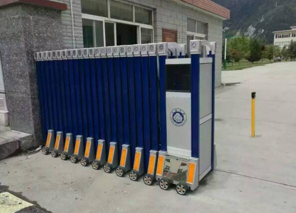 秦皇島出安智能為世紀(jì)港灣大門口增添電動(dòng)伸縮門