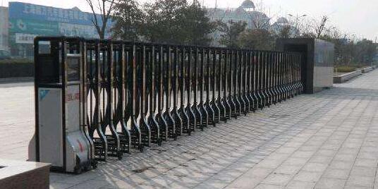 衡水神龍實業(yè)有限公司安裝衡水出安智能伸縮門正式投入使用