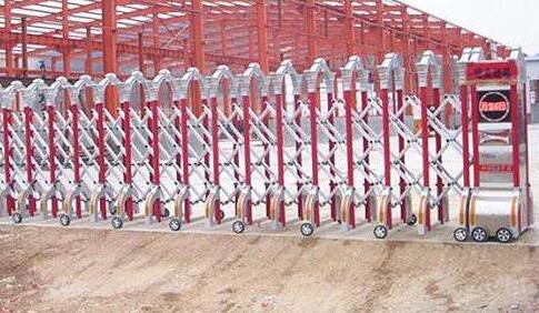 衡水北方中等技術(shù)學(xué)校大門口的電動伸縮門由衡水出安智能提供