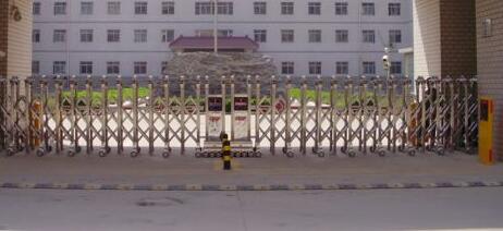 衡水出安智能為衡水松石設(shè)計(jì)裝飾有限公司添上電動(dòng)伸縮門