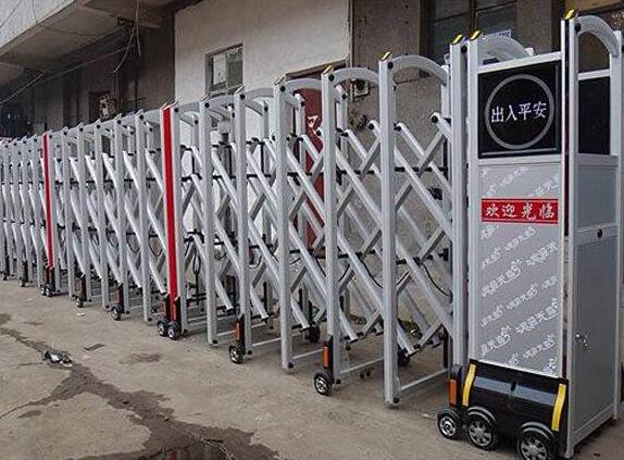 衡水出安智能電動(dòng)伸縮門安裝在衡水桃城化工助劑有限責(zé)任公司大門口