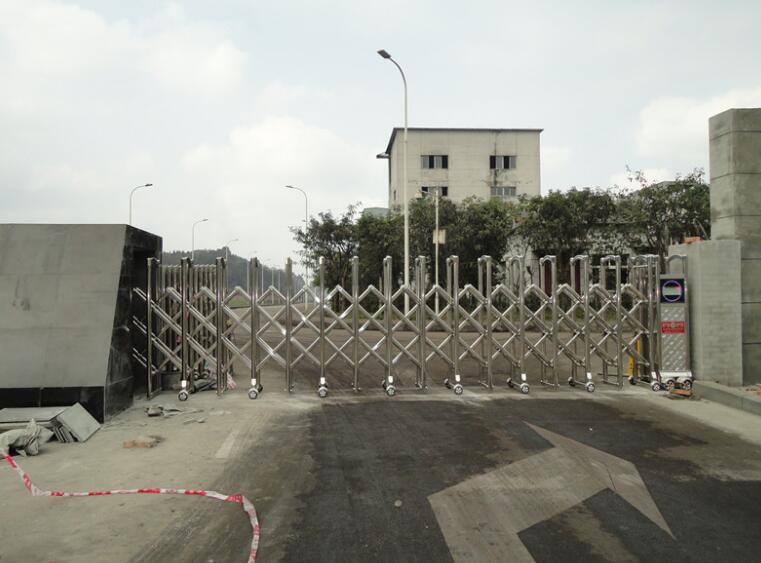 內(nèi)江市信息安全產(chǎn)業(yè)園電動(dòng)伸縮門(mén)案例 - 中出網(wǎng)-智能出入口與停車(chē)充電門(mén)戶(hù)