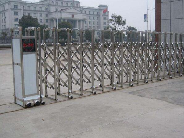 衢州華茂外國語學校選擇衢州出安智能為電動伸縮門供貨商