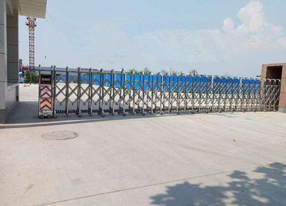 衢州出安智能為華都天元府大門口增添電動伸縮門