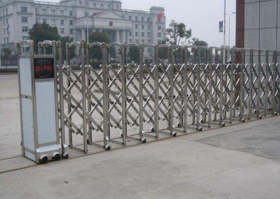 衢州出安智能伸縮門進駐華都天元府大門口