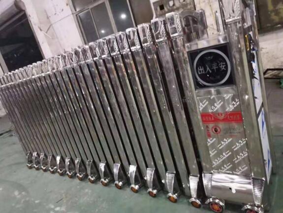 衢州出安智能電動伸縮門安裝在衢州市柯城區(qū)新華小學大門口