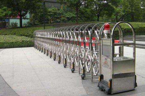 衢州柯城區(qū)航埠鎮(zhèn)中心小學應用衢州出安智能伸縮門顯得更有個性