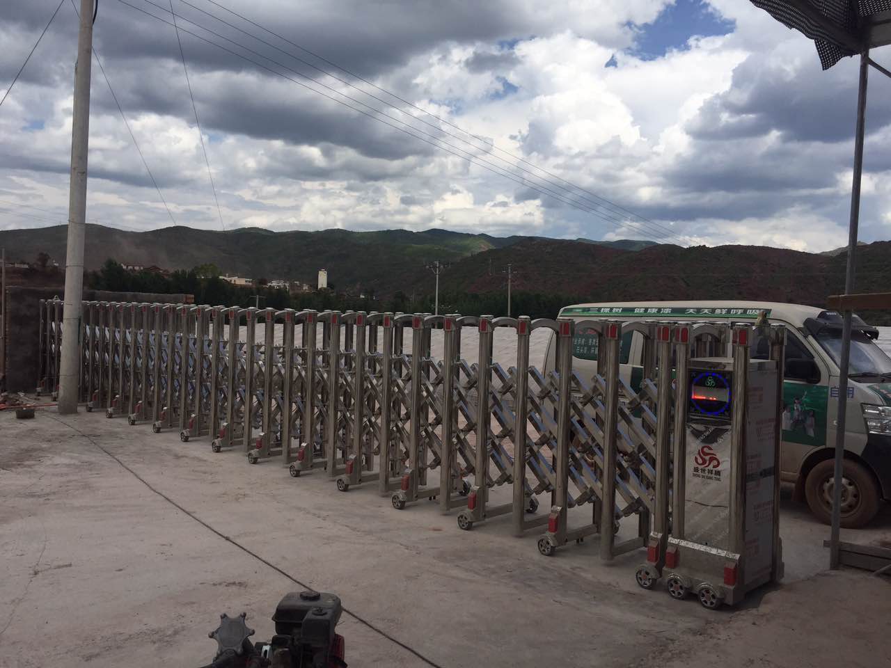 自貢長城裝備技術(shù)有限責(zé)任公司電動(dòng)伸縮門案例 - 中出網(wǎng)-智能出入口與停車充電門戶