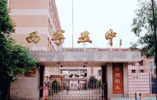 西寧出安智能伸縮門彰顯西寧市第五中學(xué)大門口形象