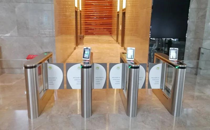 上海虹橋中心大廈通道閘工程案例 - 中出網(wǎng)-智能出入口與停車(chē)充電門(mén)戶