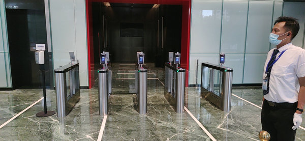 江蘇南京某地產(chǎn)公司人臉識(shí)別測(cè)溫閘機(jī)改造