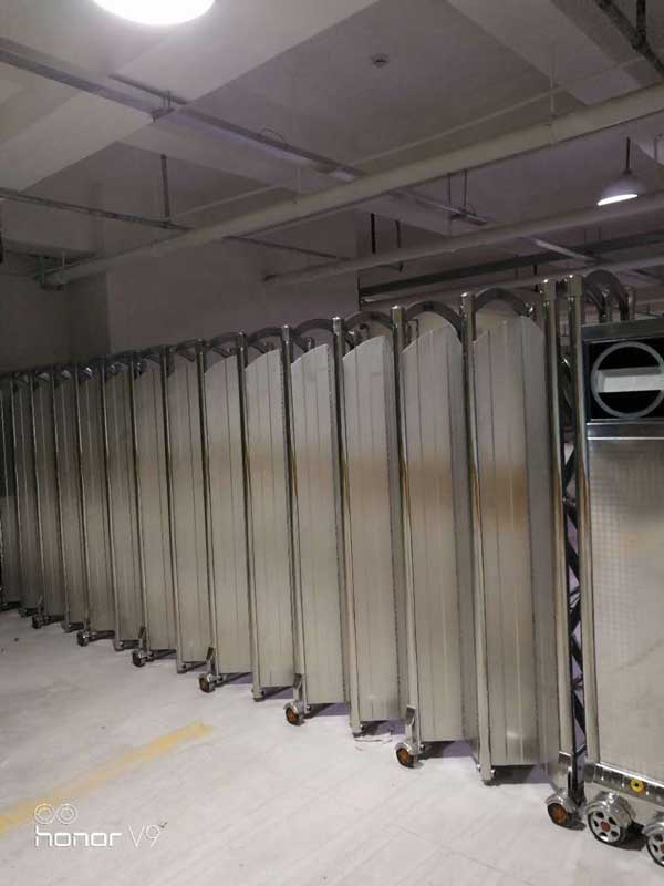 熱烈祝賀廣安出安智能電動(dòng)伸縮門(mén)進(jìn)駐廣安好人家購(gòu)物中心停車(chē)場(chǎng)