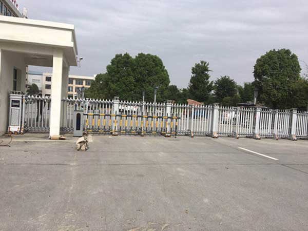 隨州程力?水岸國(guó)際電動(dòng)伸縮門案例 - 中出網(wǎng)-智能出入口與停車充電門戶