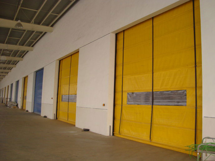 高強(qiáng)度防風(fēng)快速堆積門